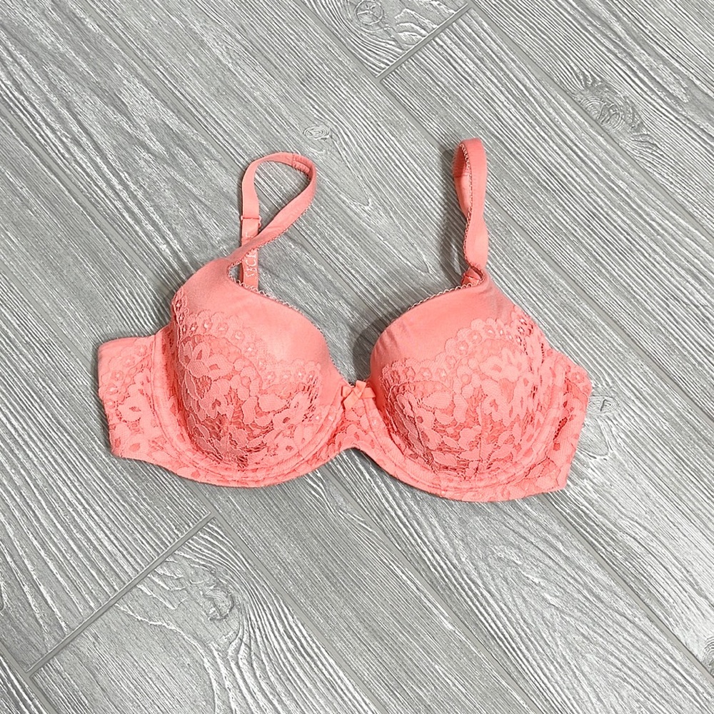 Peach Colored Victoria’s Secret Padded Wired Bra